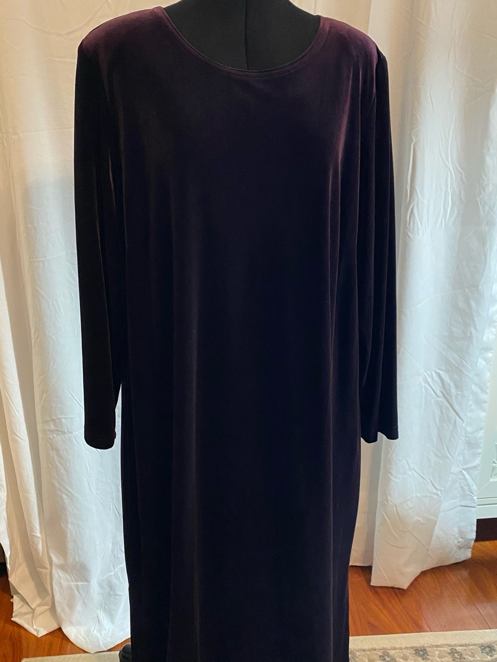 Ronni Nicole Long Sleeve Velvet Dress in Plum